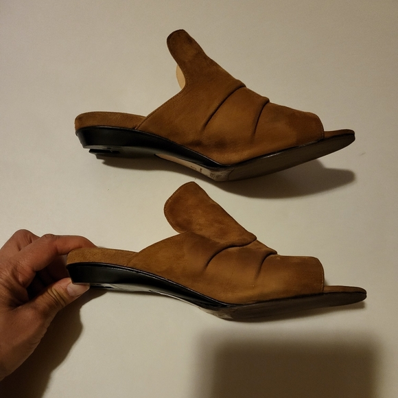 Tanya Heath Convertible Shoes 'Cynthia Kentucky Velvet' - Picture 4 of 13